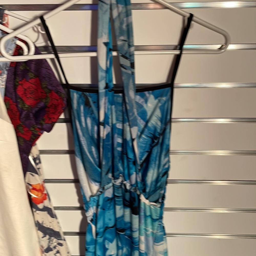 Dresses - Picture 13 of 15